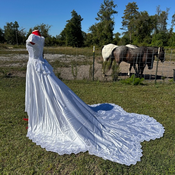 VINTAGE 1990s Mori Lee Wedding Dress Beaded Pearl Off Shoulder Bow 9' Train - S - Picture 3 of 16